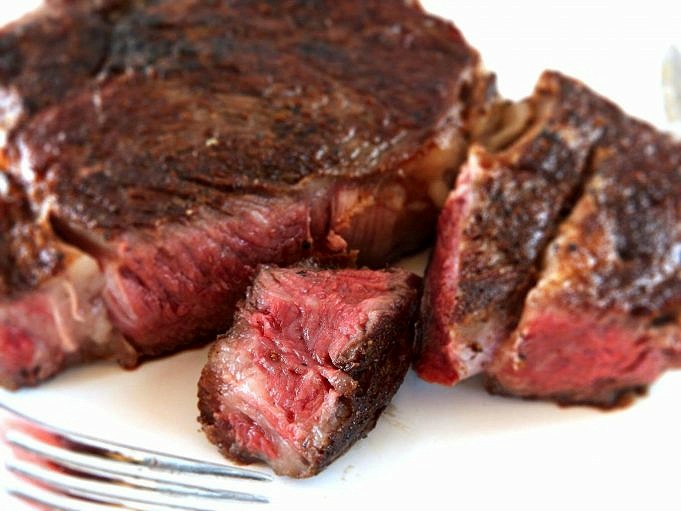 Wie Man Steak Aufwärmt, Ohne Es Auszutrocknen?